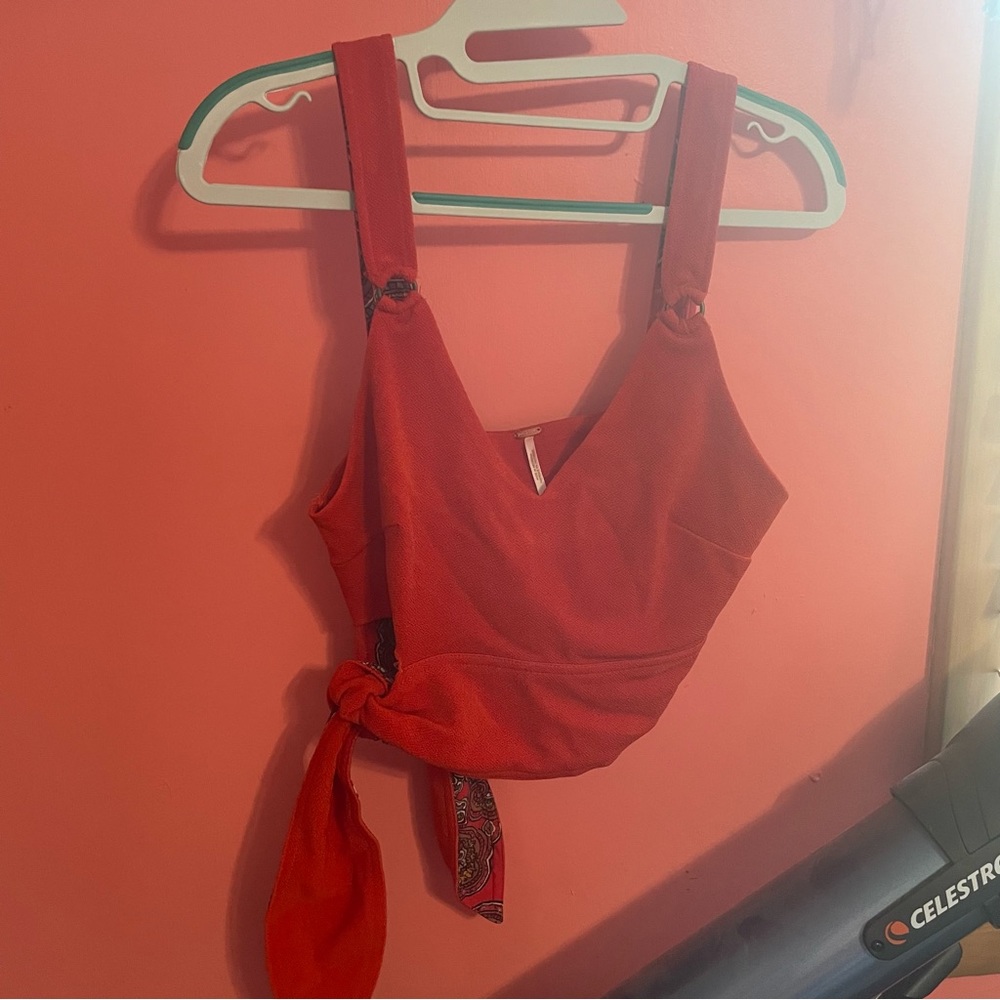 Side tie top